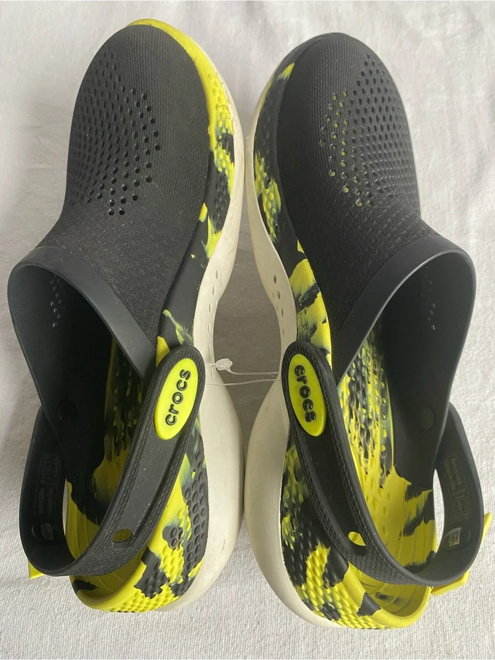 CROCS LiteRide 360 Marbled Clog in Black and Neon Yellow